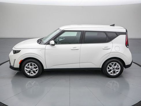 Used 2025 Kia Soul LX w/ LX Technology Package FWD image 8