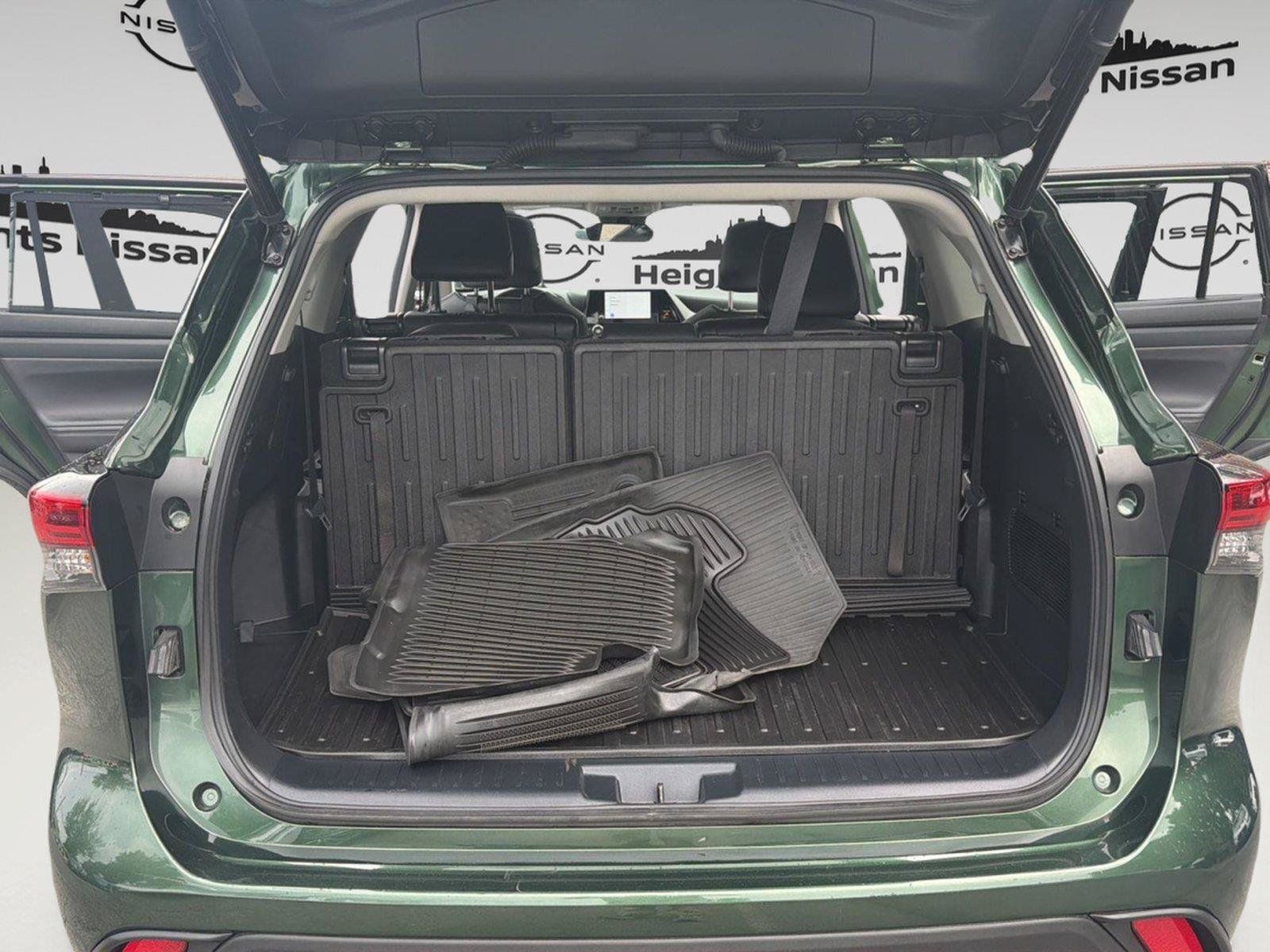 Used 2023 Toyota Highlander XLE AWD/4WD image 32