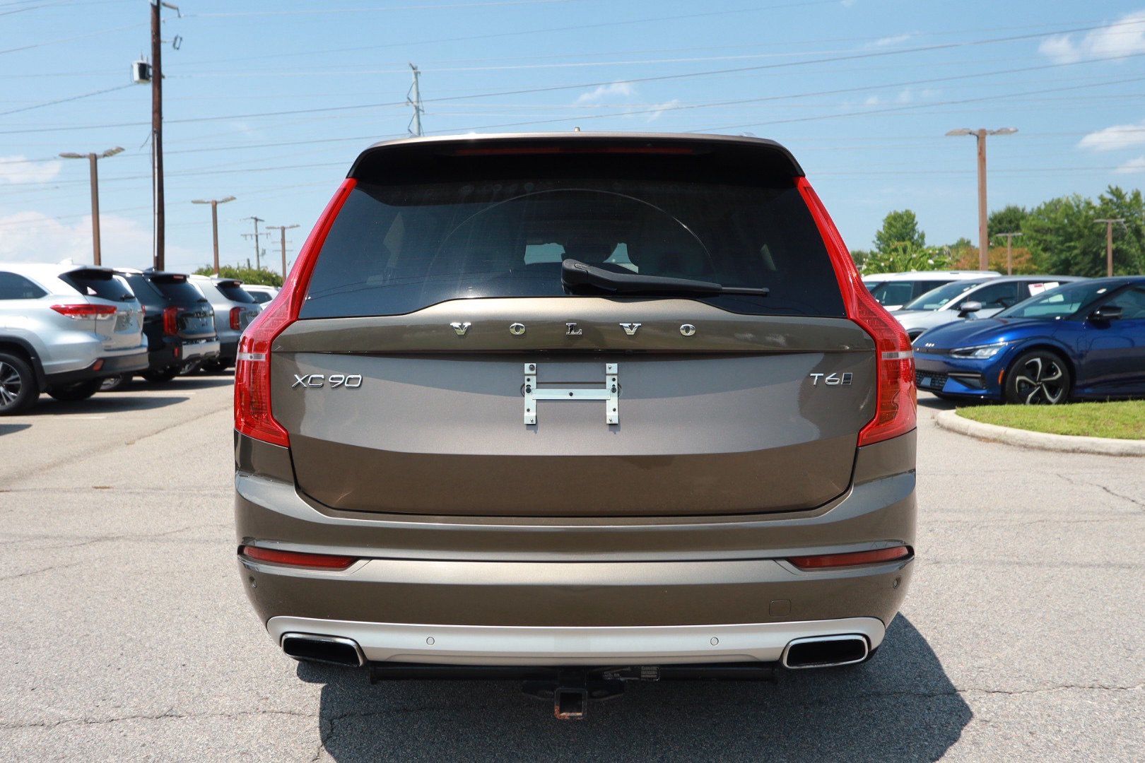 Used 2017 Volvo XC90 T6 Momentum w/ Vision Package AWD/4WD image 4