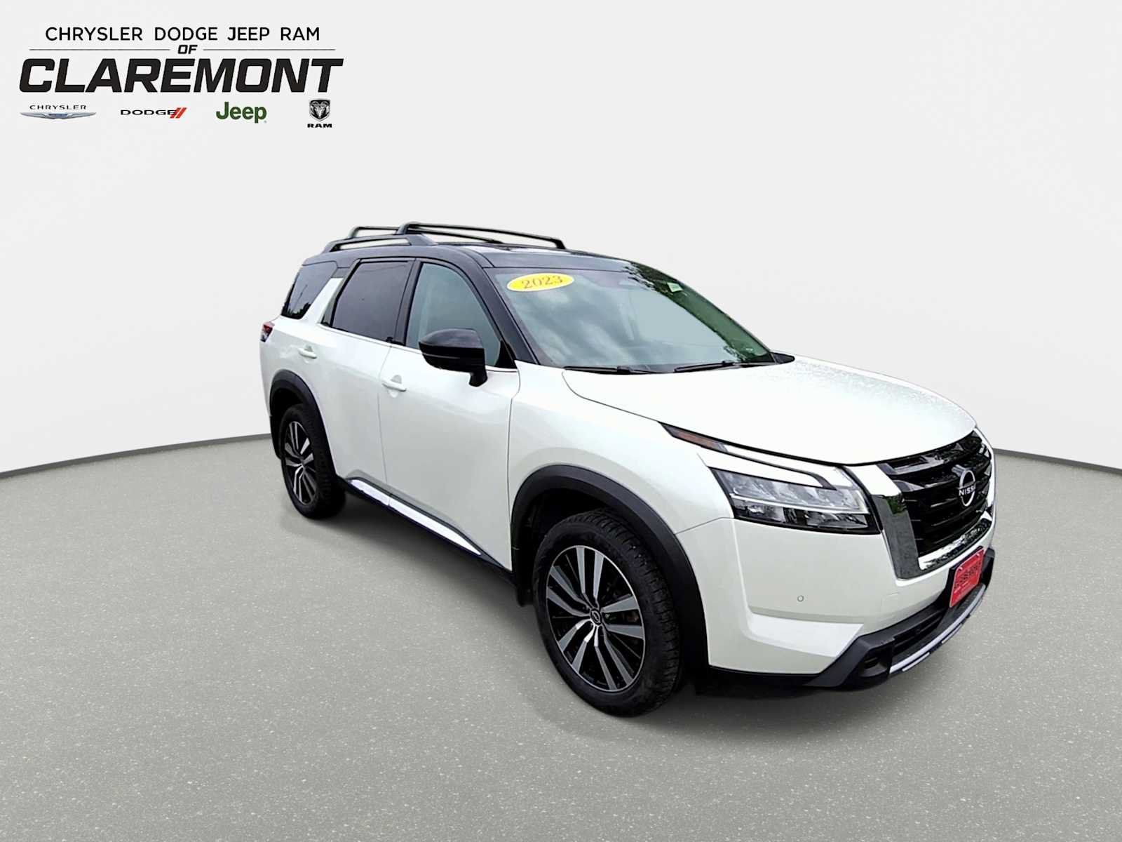 Used 2023 Nissan Pathfinder Platinum AWD/4WD image 2