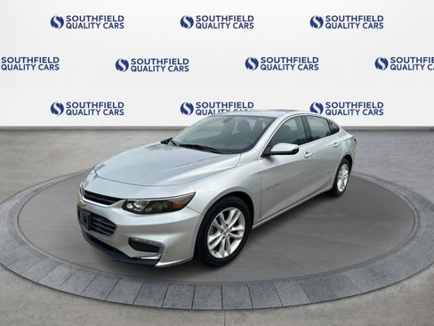 Used 2018 Chevrolet Malibu LT FWD image 2