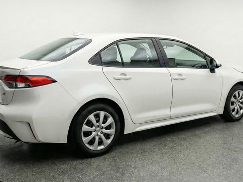Used 2025 Toyota Corolla LE image 9