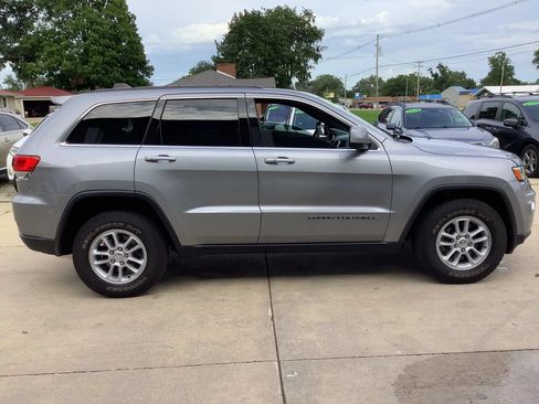 Used 2019 Jeep Grand Cherokee Laredo AWD/4WD image 11