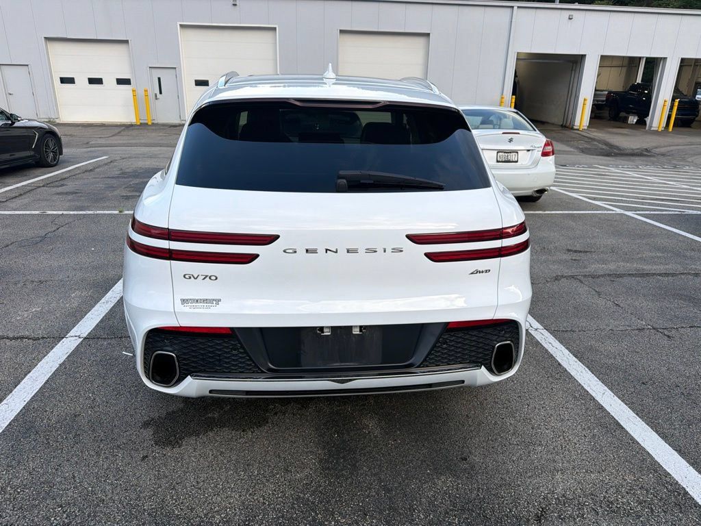 Used 2024 Genesis GV70 2.5T w/ Advanced Package AWD/4WD image 10