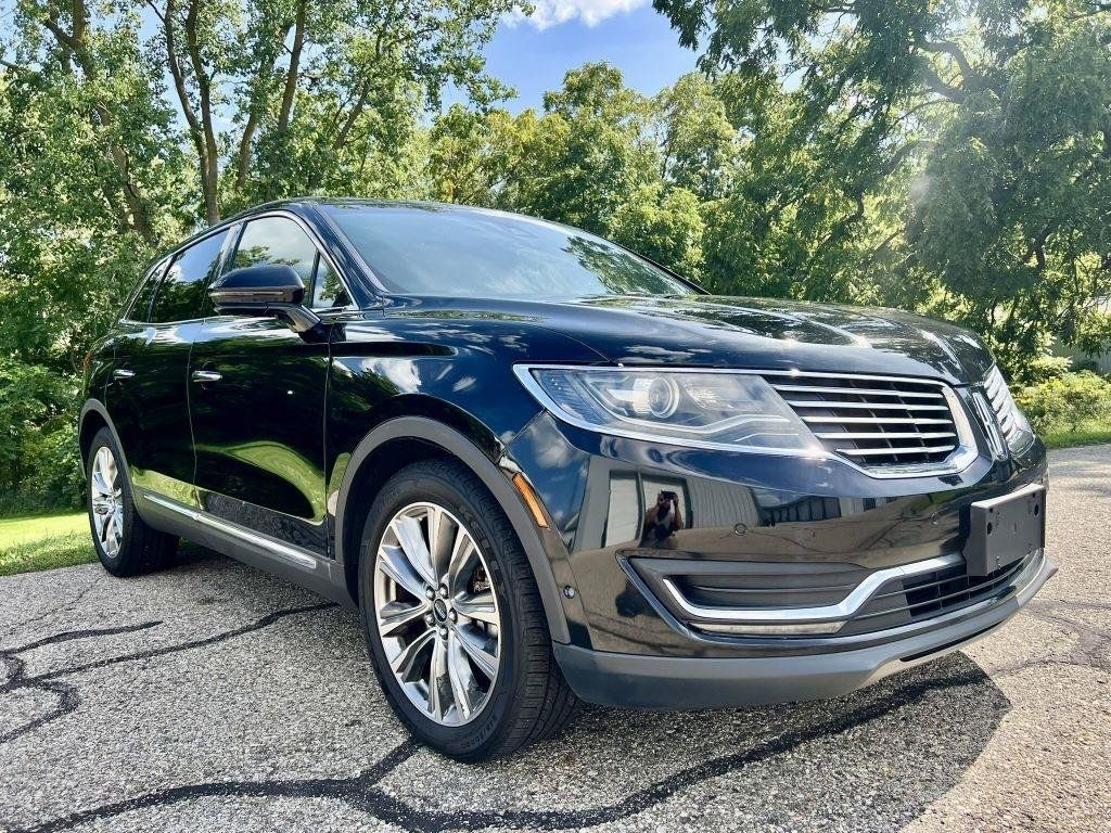 Used 2017 Lincoln MKX Reserve w/ Driver Assistance Package AWD/4WD image 2