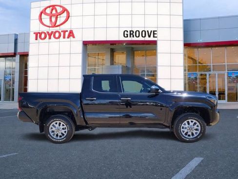 Used 2024 Toyota Tacoma SR w/ SR Upgrade Package AWD/4WD image 7