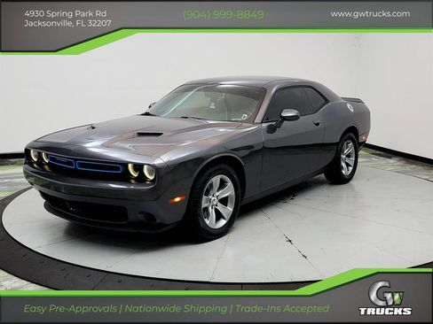 Used 2020 Dodge Challenger SXT RWD image 1