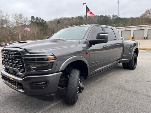 Used 2025 RAM 3500 Limited image 9