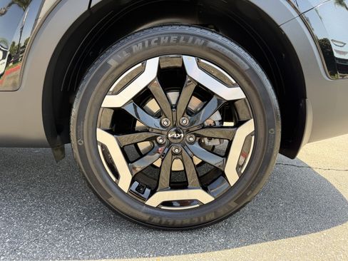 Used 2023 Kia Telluride EX w/ EX Captain's Chair Package AWD/4WD image 12