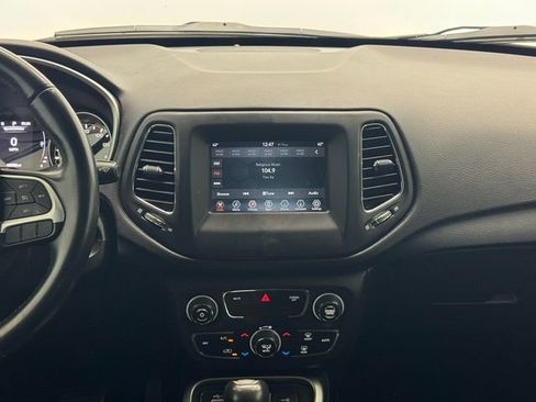 Used 2020 Jeep Compass Latitude image 4