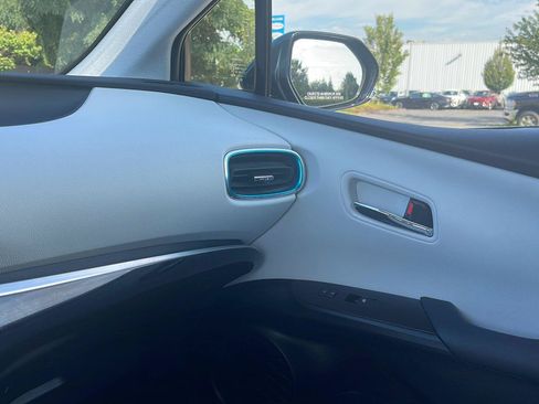 Used 2017 Toyota Prius Prime Premium FWD image 35