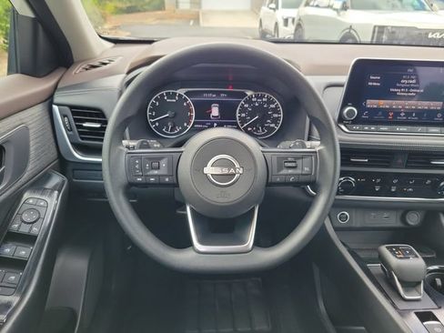 Used 2023 Nissan Rogue S AWD/4WD image 10