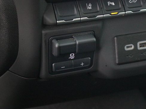 Used 2025 Chevrolet Silverado 2500 Custom w/ Custom Value Package image 32