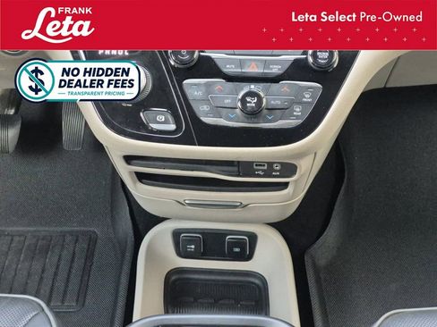 Used 2020 Chrysler Pacifica Limited FWD image 11