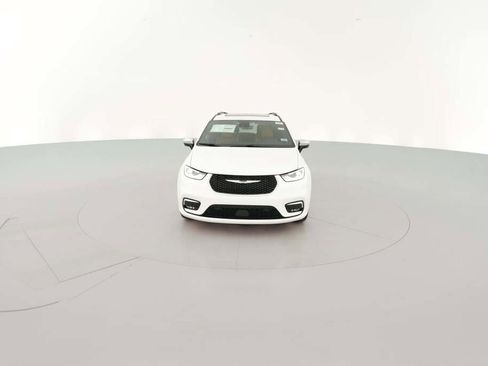 New 2026 Chrysler Pacifica Pinnacle image 2