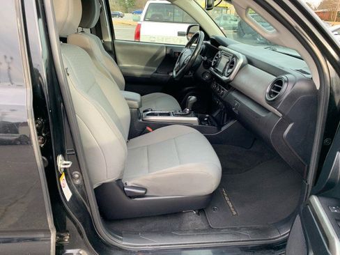 Used 2018 Toyota Tacoma SR5 image 17