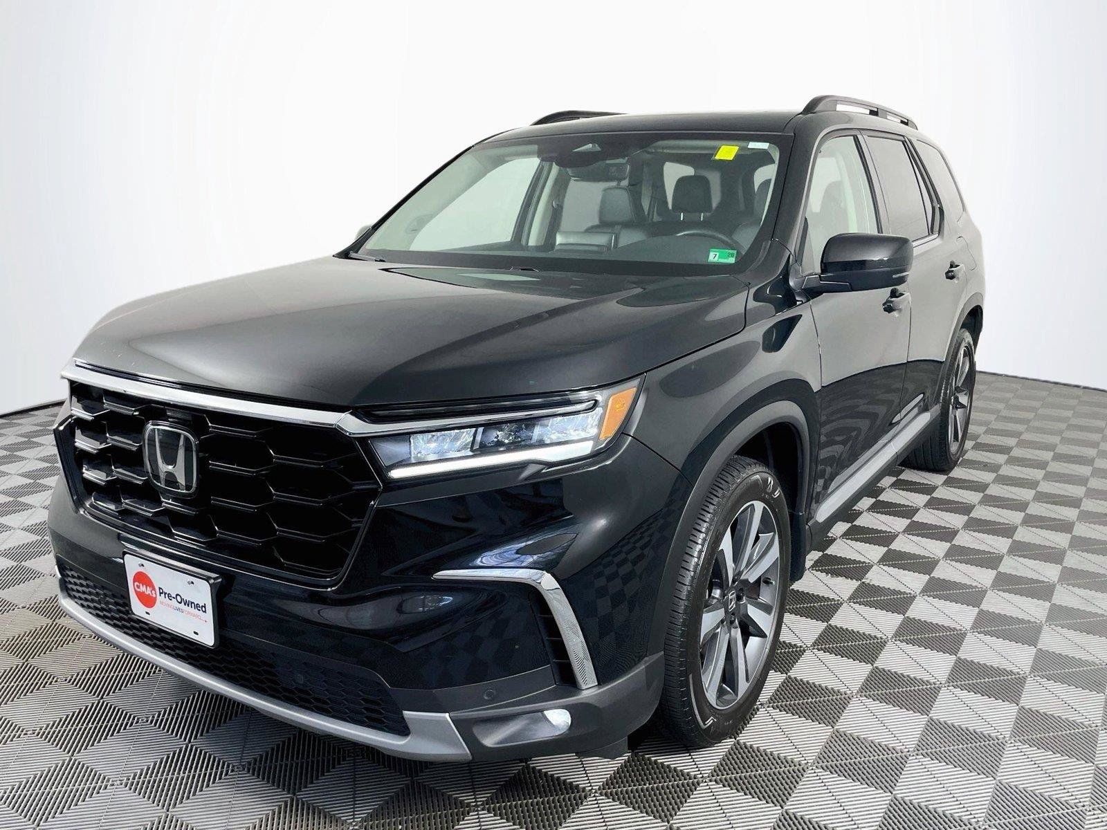 Certified 2025 Honda Pilot Touring image 3