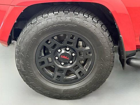 Used 2024 Toyota 4Runner SR5 Premium w/ Moonroof Package RWD image 30