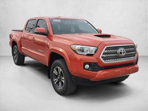 Certified 2017 Toyota Tacoma TRD Sport image 3