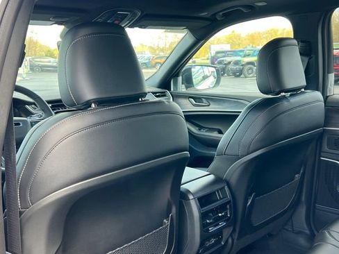 New 2025 Jeep Grand Cherokee Limited w/ Black Appearance Package AWD/4WD image 36