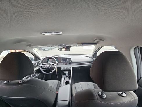 Used 2025 Hyundai Elantra SE FWD image 20