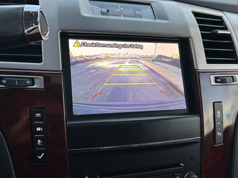 Used 2014 Cadillac Escalade Luxury image 33