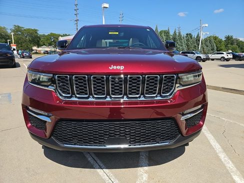 Certified 2025 Jeep Grand Cherokee Limited w/ Luxury Tech Group II AWD/4WD image 9
