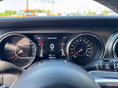 Used 2023 Jeep Wrangler Unlimited Sahara AWD/4WD image 17
