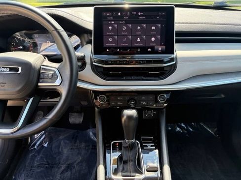 Used 2022 Jeep Compass Limited AWD/4WD image 16