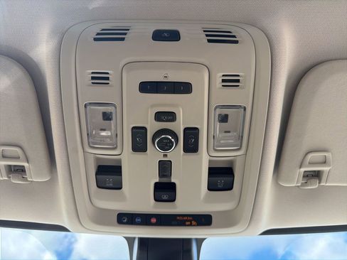 Used 2021 GMC Yukon Denali w/ Denali Premium Package AWD/4WD image 32