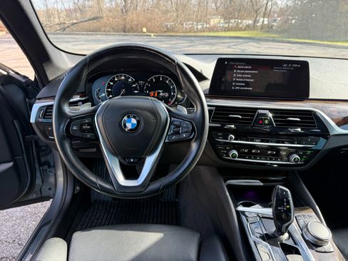 Used 2017 BMW 530i xDrive image 10