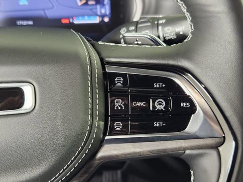 Used 2021 Jeep Grand Cherokee L Overland w/ Advanced Protech Group III AWD/4WD image 18