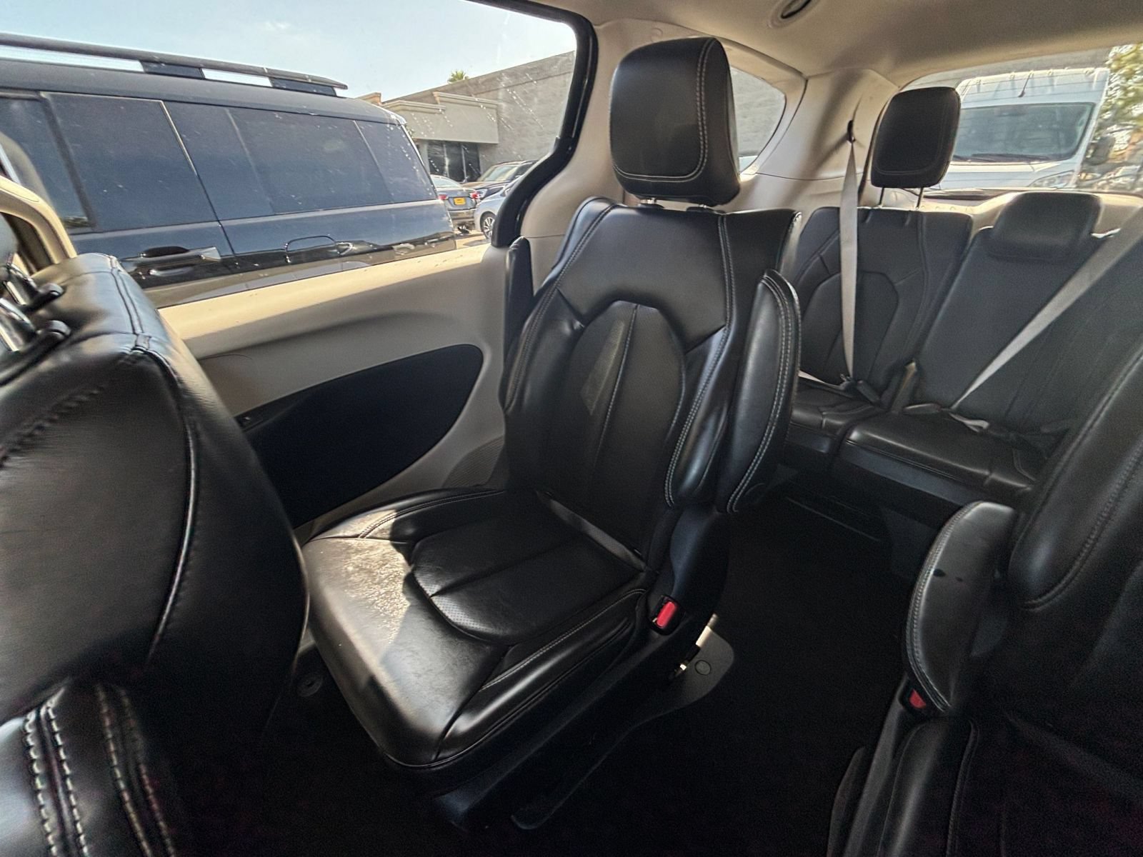 Used 2023 Chrysler Pacifica Touring-L FWD image 41