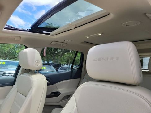 Used 2023 GMC Acadia Denali w/ Denali Ultimate Package FWD image 25