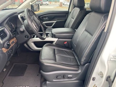 Used 2018 Nissan Titan SL image 10