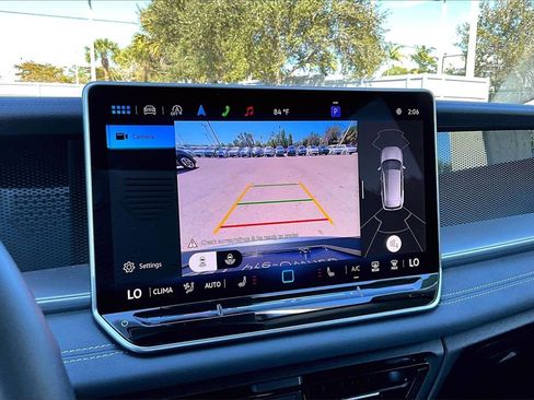 Certified 2025 Volkswagen Tiguan SE image 27