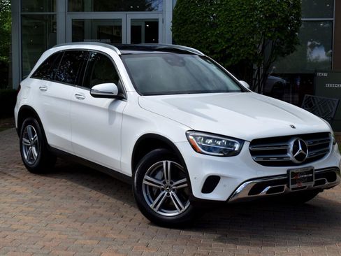 Used 2021 Mercedes-Benz GLC 300 300 4MATIC Premium Pkg Panoram image 3