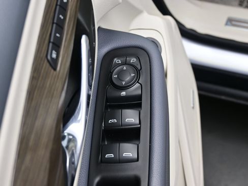 Used 2023 GMC Terrain Denali w/ Denali Premium Package AWD/4WD image 10