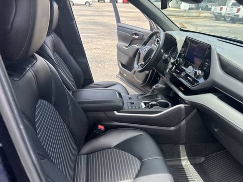Used 2024 Toyota Highlander XSE FWD image 35