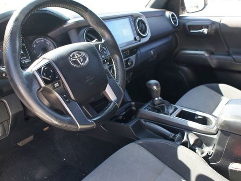 Used 2021 Toyota Tacoma TRD Sport image 8