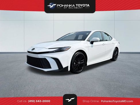 Used 2025 Toyota Camry SE w/ Convenience Package FWD image 1