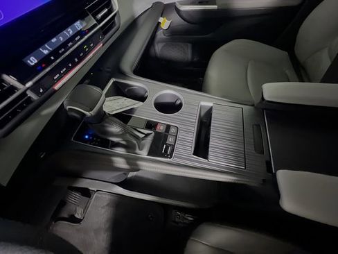 New 2026 Toyota Sienna XLE FWD image 22