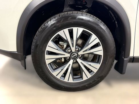 Used 2023 Nissan Rogue SV FWD image 11