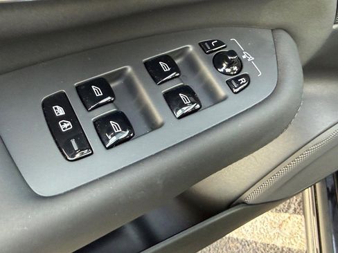 Used 2025 Volvo XC90 B5 Plus image 15