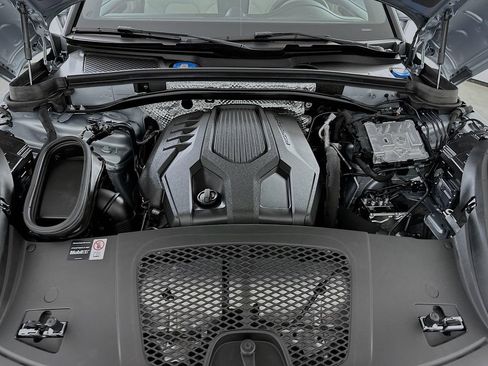 New 2025 Porsche Macan AWD/4WD image 32
