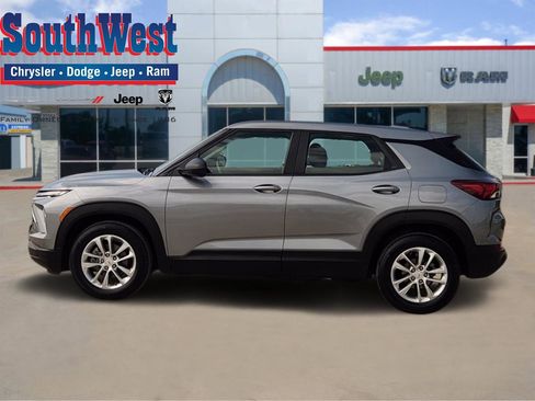 Used 2024 Chevrolet TrailBlazer LS image 3