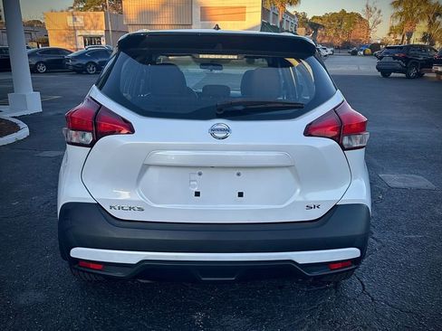 Used 2019 Nissan Kicks SR image 4