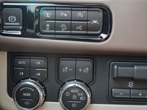 New 2026 GMC Yukon XL Denali w/ Denali Reserve Package AWD/4WD image 15