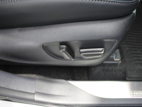 Certified 2026 Toyota Highlander Platinum AWD/4WD image 46