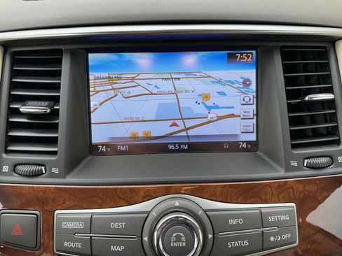 Used 2016 INFINITI QX80 4WD w/ Deluxe Technology Package image 14
